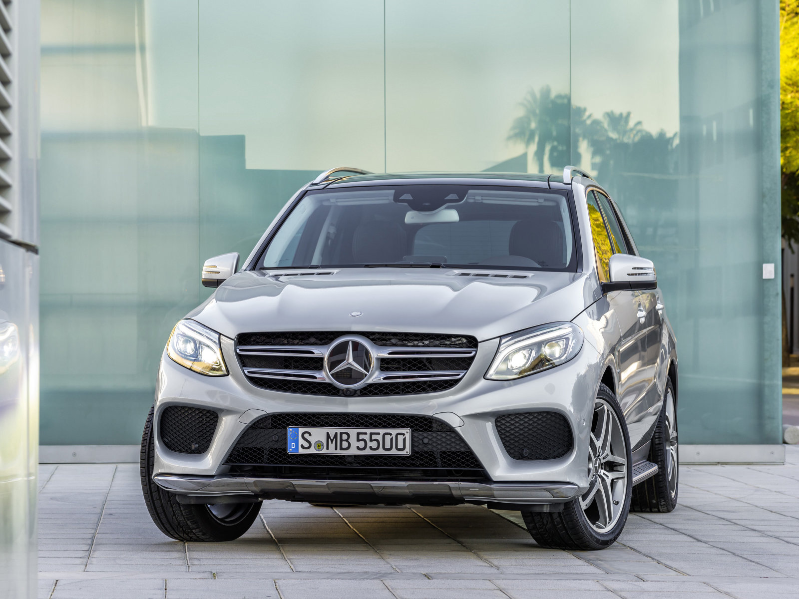  обновленную линейку моделей Mercedes-Benz 