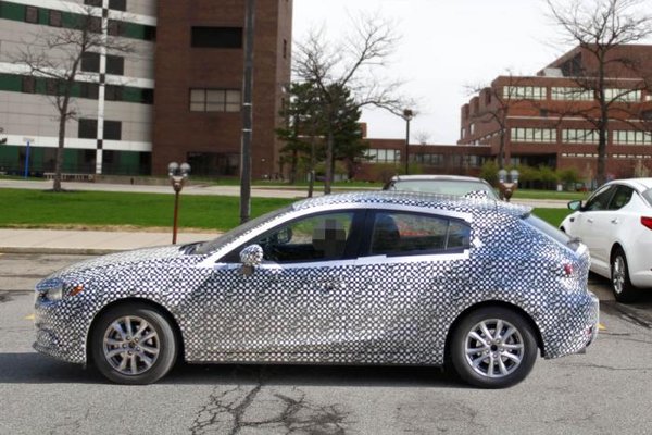  Фотошпионы раздобыли фото новой Mazda3