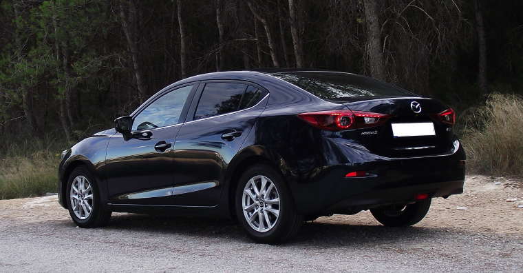  Срисованная со снимков новая Mazda3 