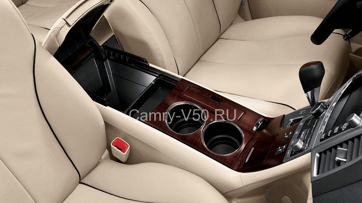 2014-Toyota-Venza-car-cupholders-cabin-interior